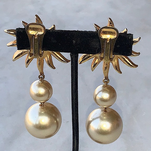 TARA EARRINGS CLIP ON GOLD PEARL DANGLES CRYSTALS FLOWER 3 1/2 IN SAMPLE VINTAGE - Picture 7 of 8